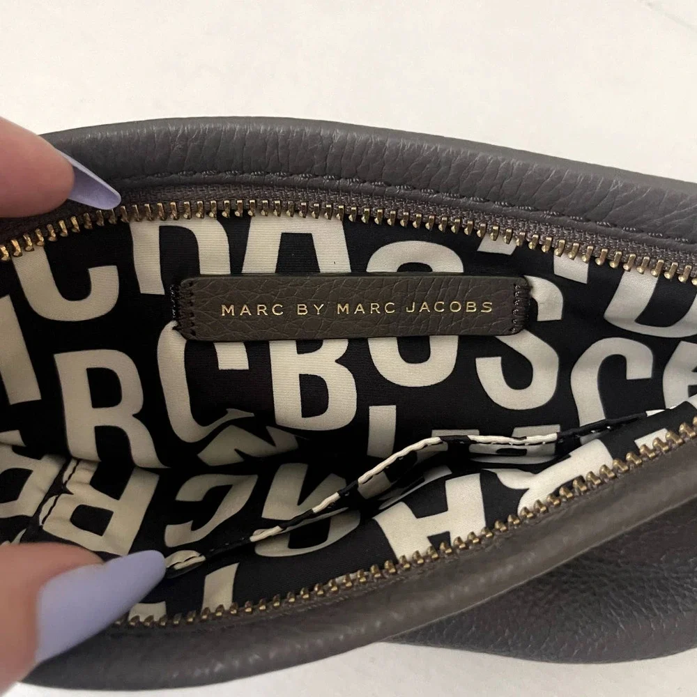 Marc by Marc Jacobs Classic Q Percy Cross Body Handbag Purse Faded Aluminum Gray